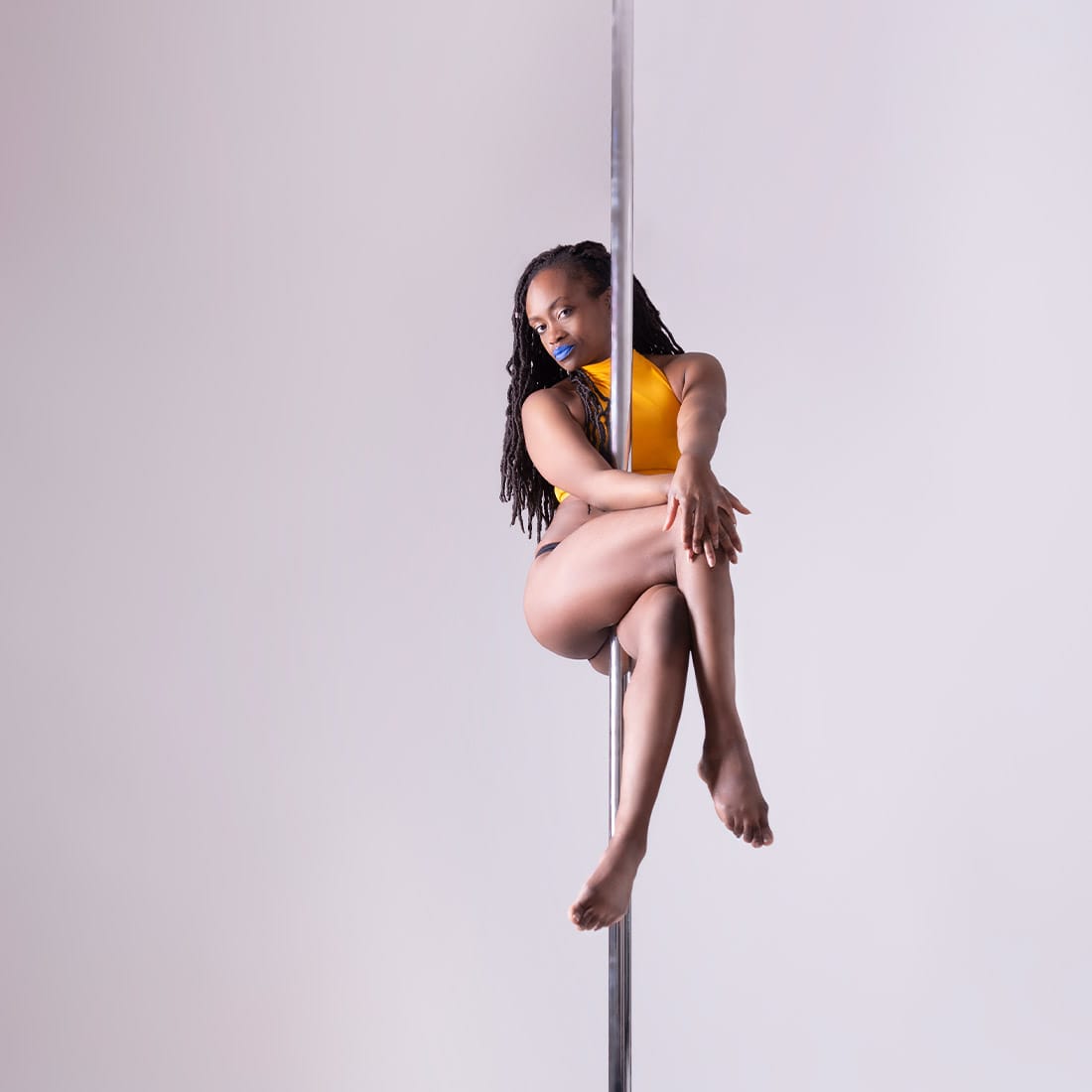 Woman on pole teaching how to discover pole class at London Dance Academy